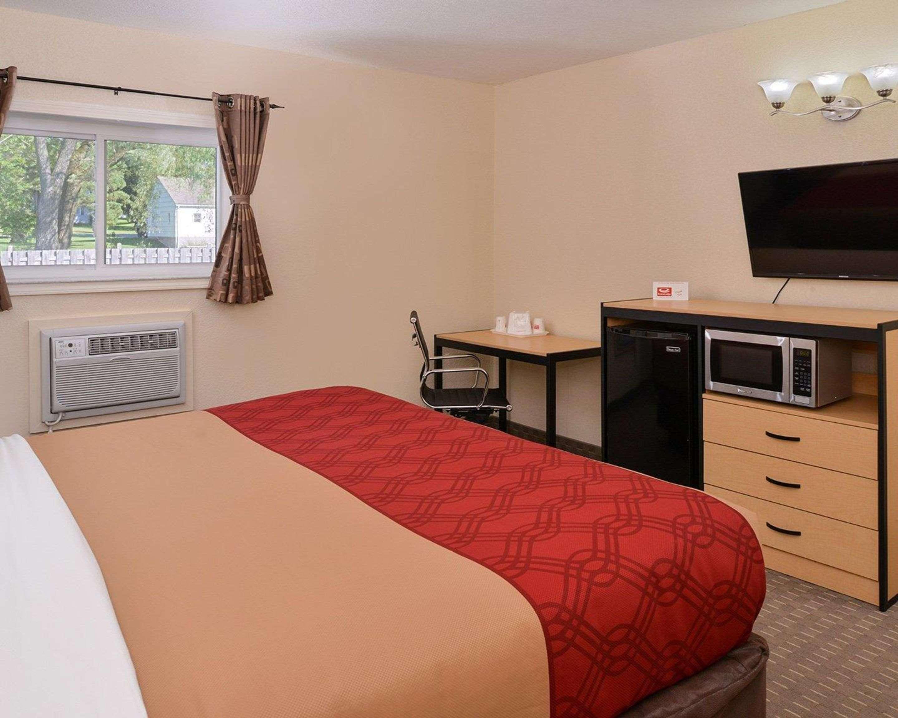 Econo Lodge Rochester I-90 & I-390 Exterior photo