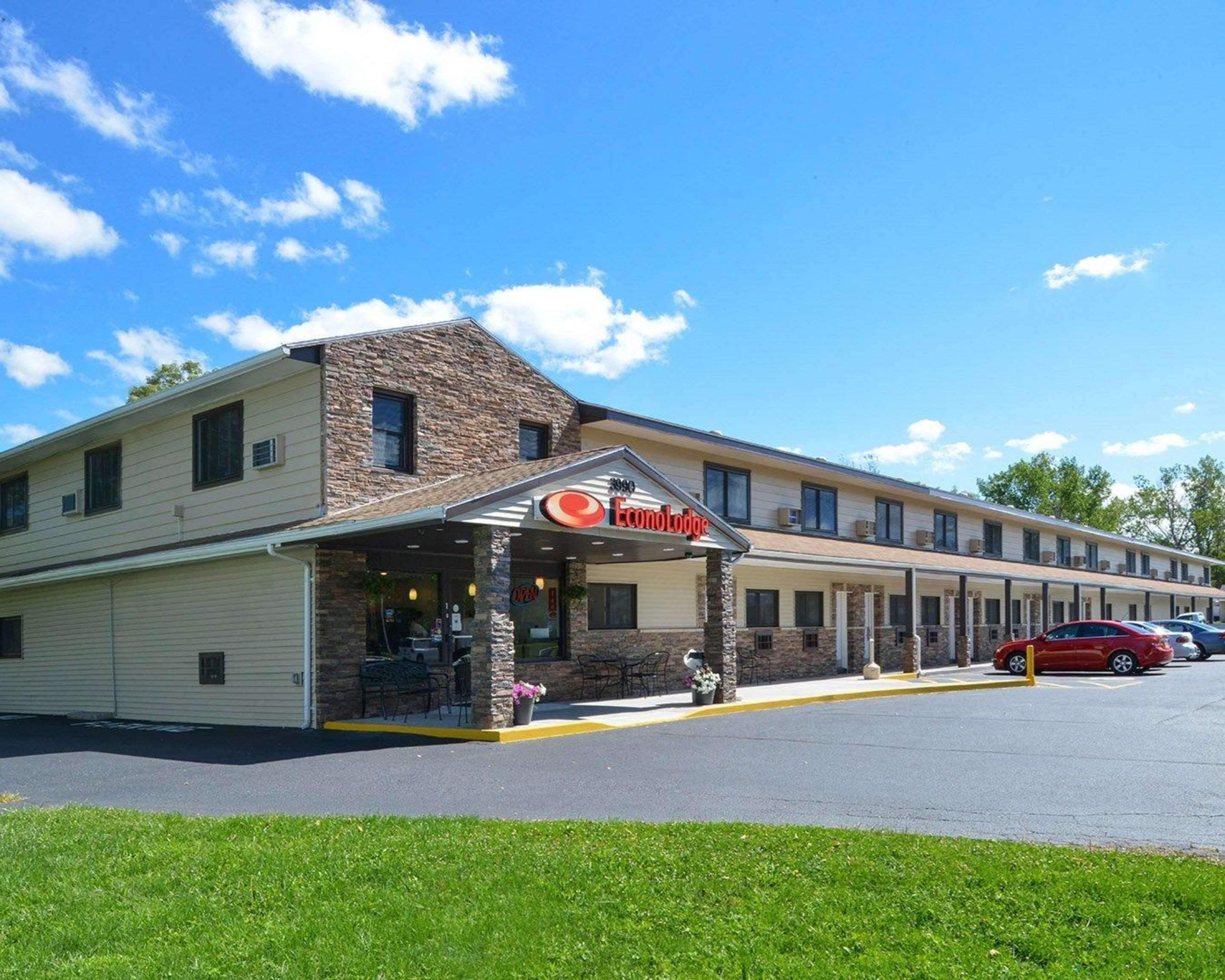 Econo Lodge Rochester I-90 & I-390 Exterior photo