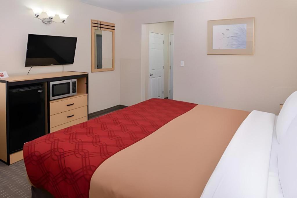 Econo Lodge Rochester I-90 & I-390 Exterior photo
